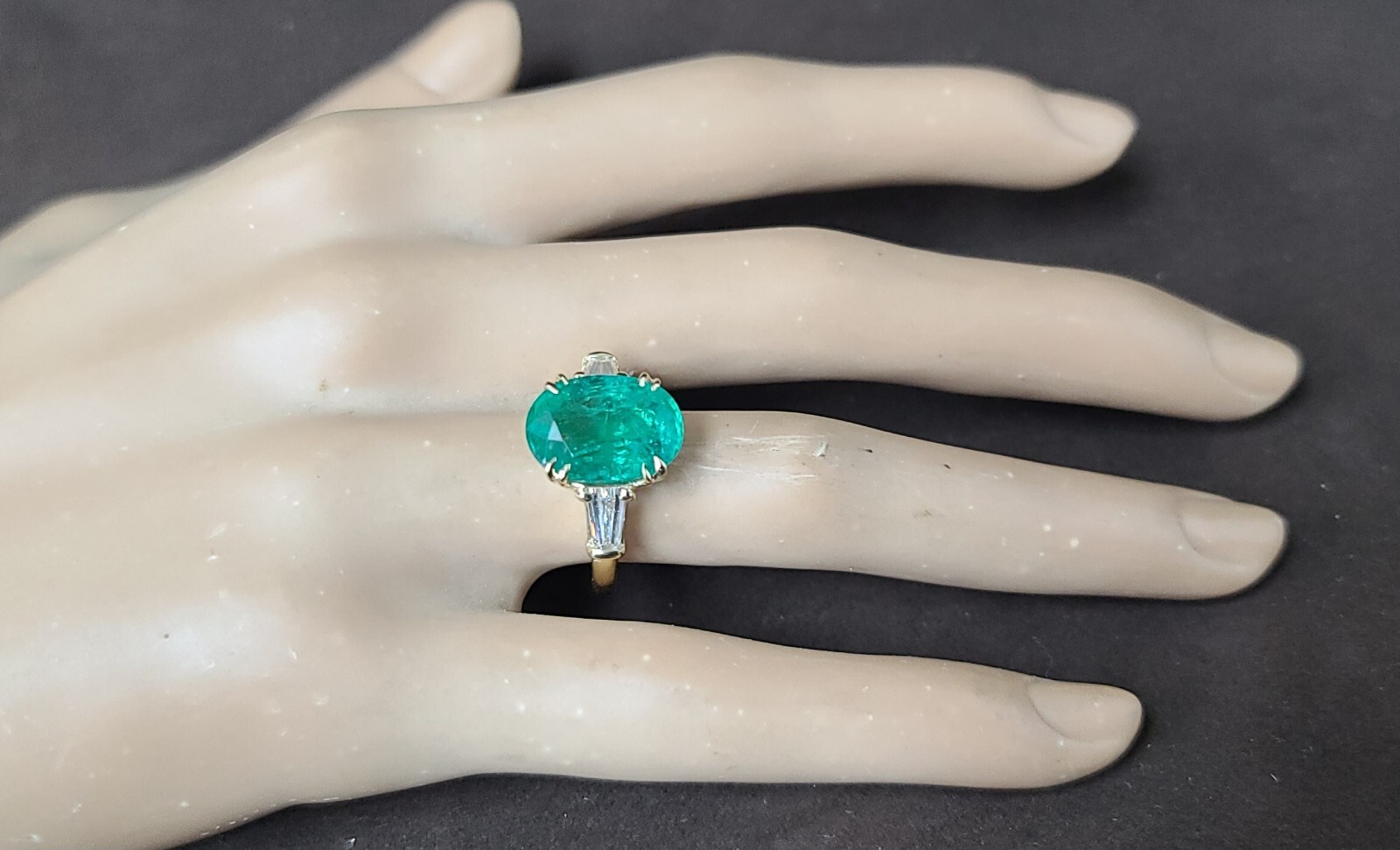 14K Yellow Gold Engagement Ring 5.11CT.Natural Green Emerald Oval Shape GIA Cert