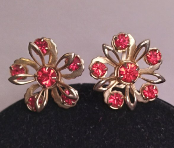 Vtg. Small Necklace & Screw Back Earrings Red Rhinestones Set In Goldtone Metal