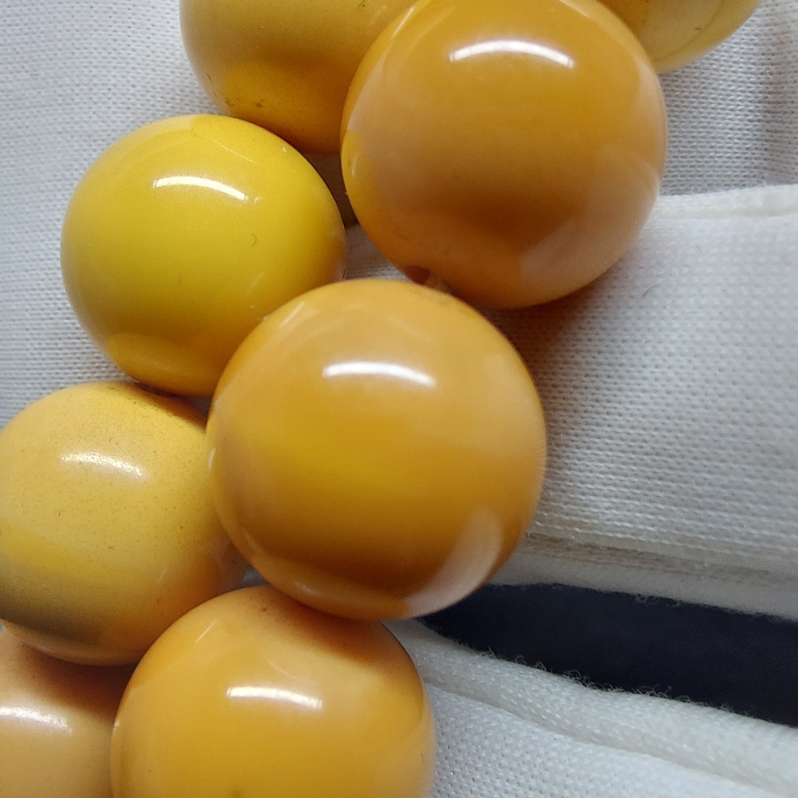 Vintage Butterscotch Egg Yolk Bakelite Round Beaded Necklace 15-1/2” 47g Tested