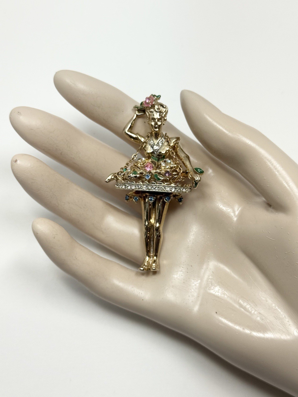 Vintage Coro Pegasus Flower Girl Seller Brooch W/ Rhinestones
