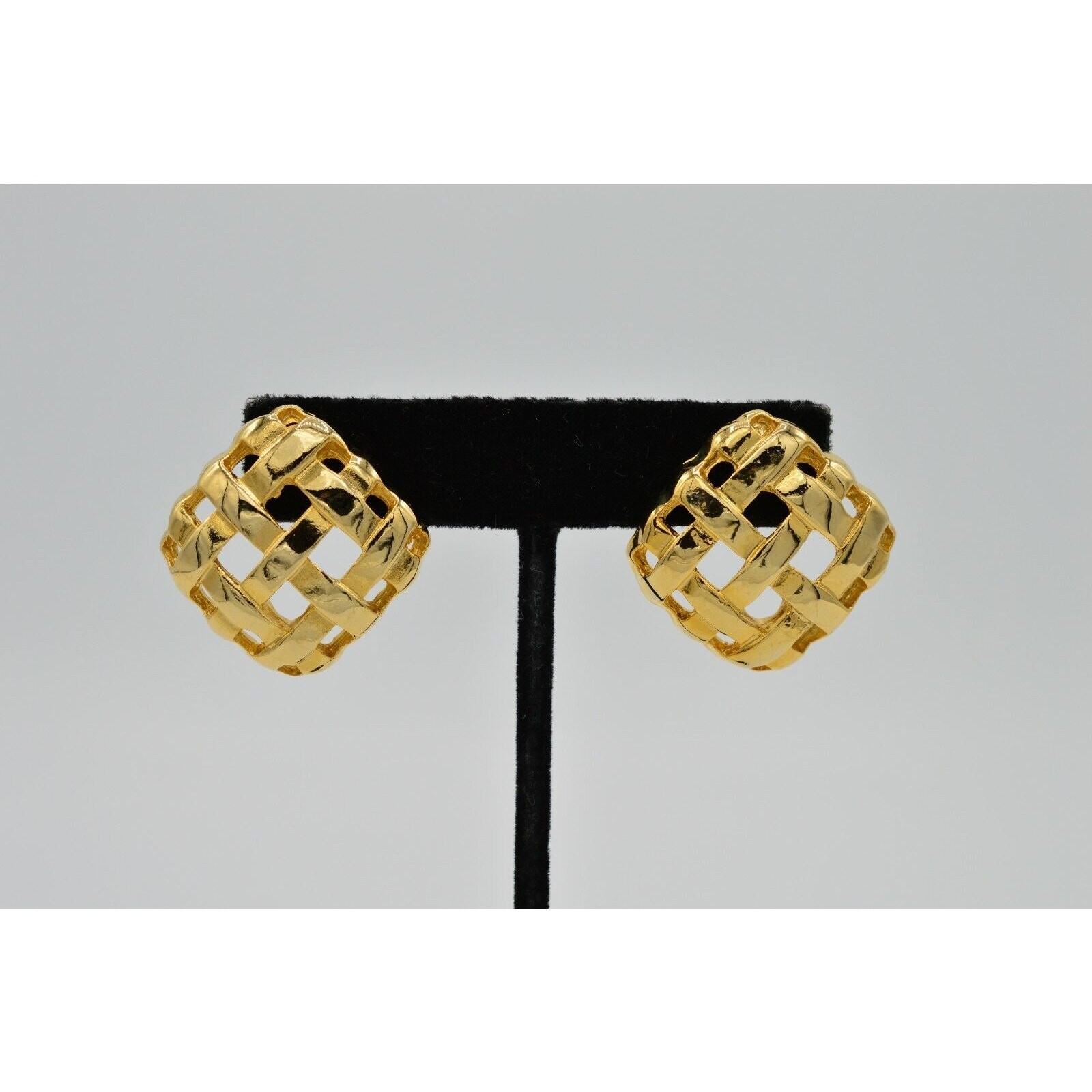 Vintage Openwork Quilted Earrings Pierced Gold Tone Geometric 1.25″ NOS 1980s 9C