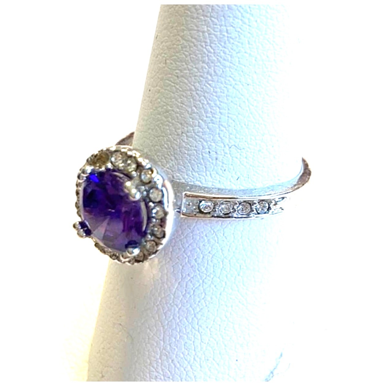 Y2K Silver Cocktail Ring size 8.5 faceted purple synthetic solitaire gem stone