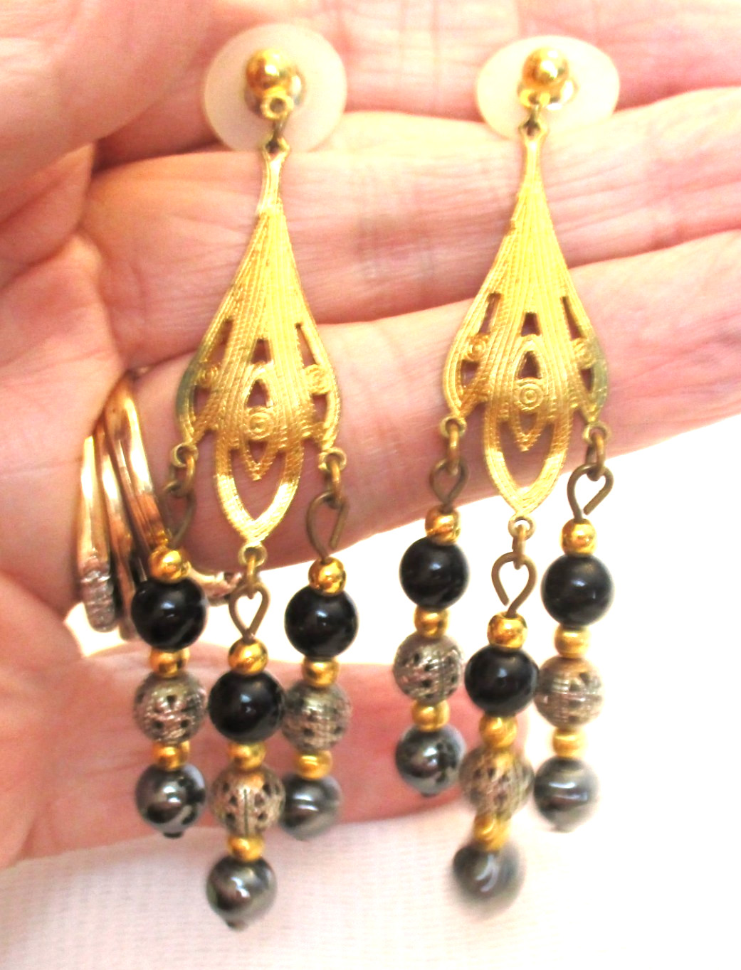 Vtg. Black Glass Pearl Bead Necklace & Pierced Earrings Very Good Condition