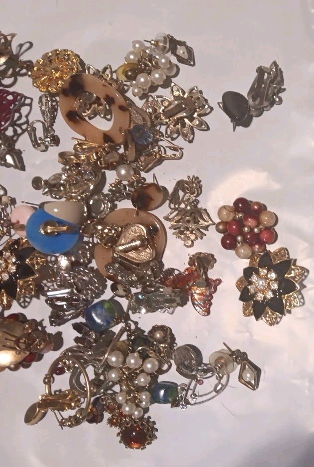 1 Lb 12 Oz Costume Vintage Jewelry Mixed Lot Estate Craft Mostly Earrings