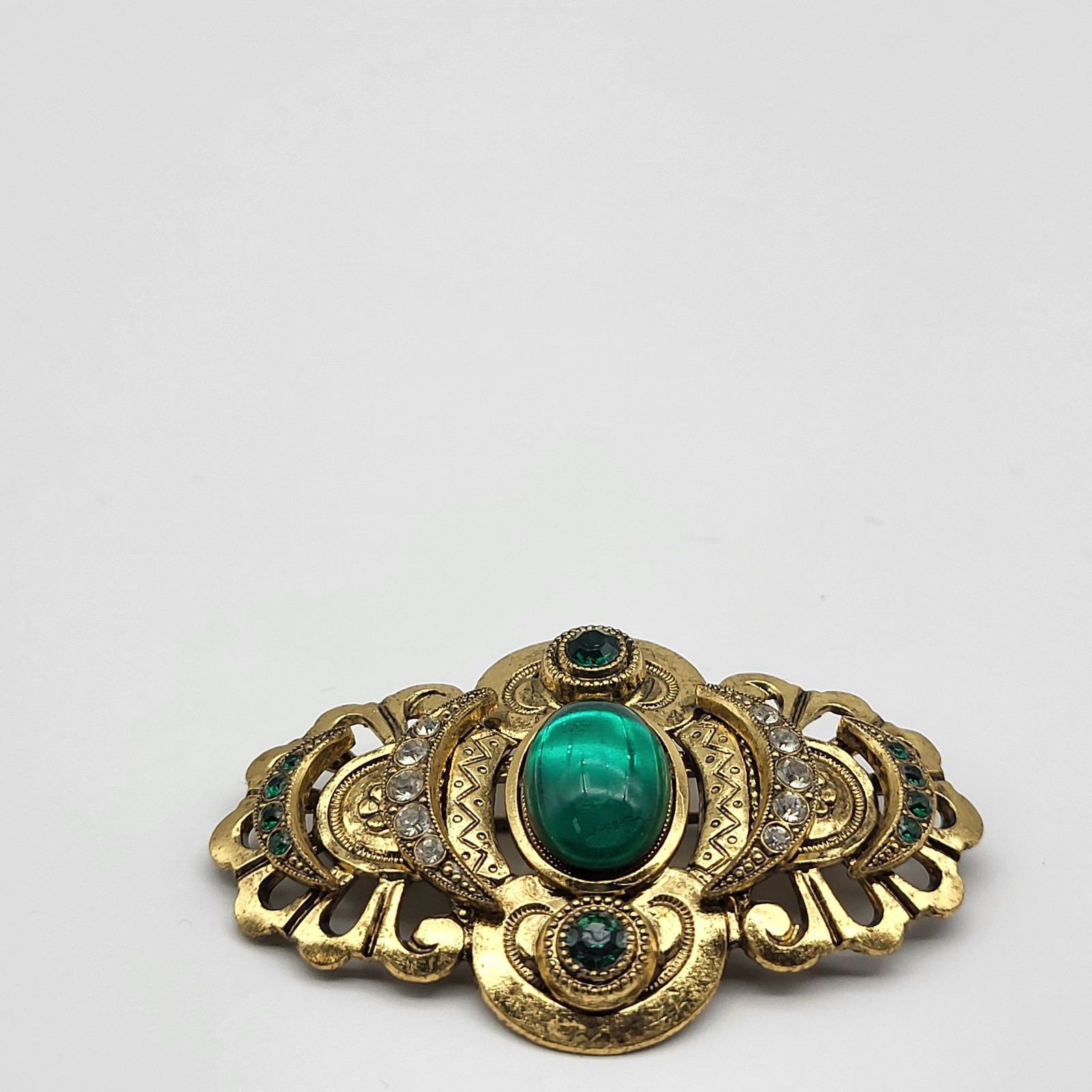 Stunning Victorian Revival Gripoix Green Glass Brooch Pin Unsigned estate