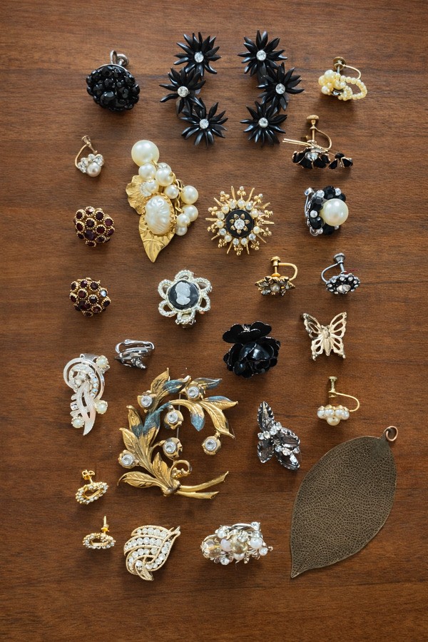Vtg Craft Jewelry Lot Rhinestone Floral Cameo Etc Collage Art Lot READ