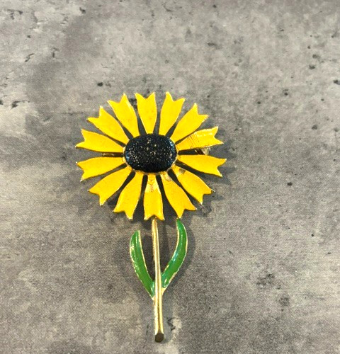 VIntage Yellow & Black Enamel Sunflower Flower Pin Brooch Gold Tone