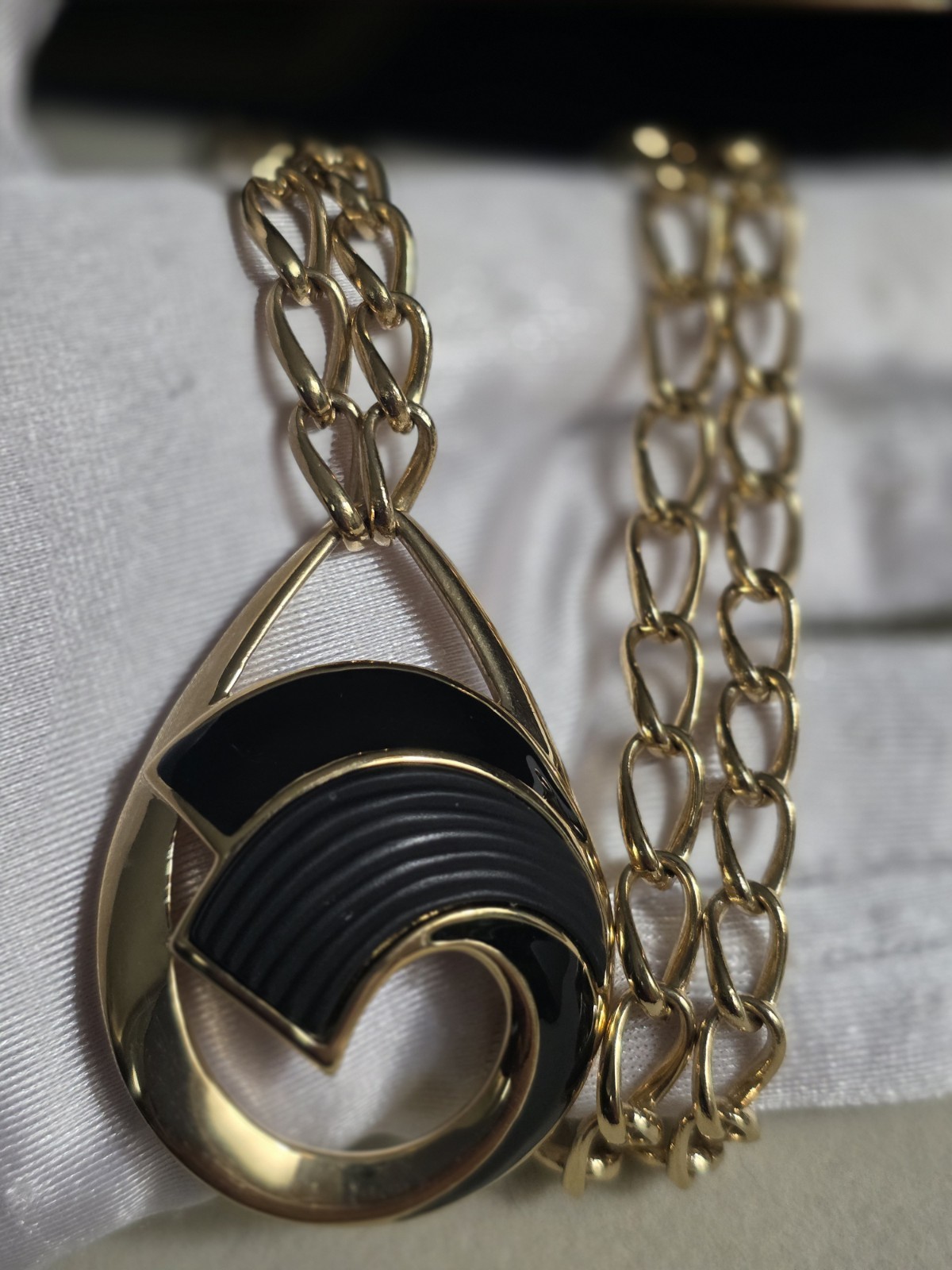 Vintage Trifari Goldtone Black Enamel Large Pendant Necklace 20 In