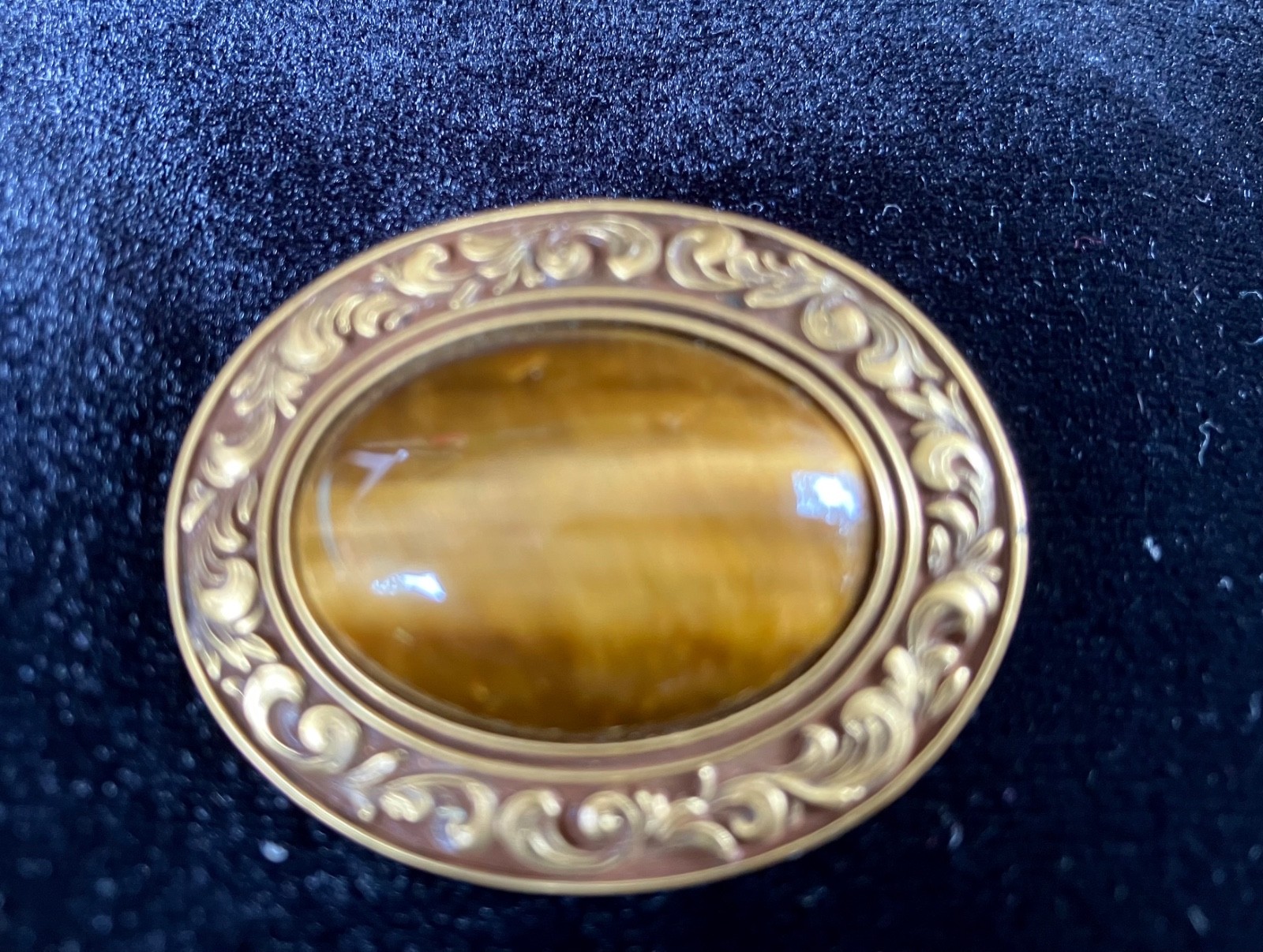“EI” Oval Cabochon TIGER’S EYE Brooch 1.5″ Pin – Ornate Gold Tone Frame