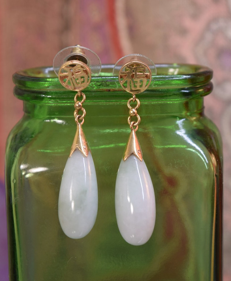 Vintage 14K Gold Teardrop Celadon Jade Dangle Earrings 1 5/8″