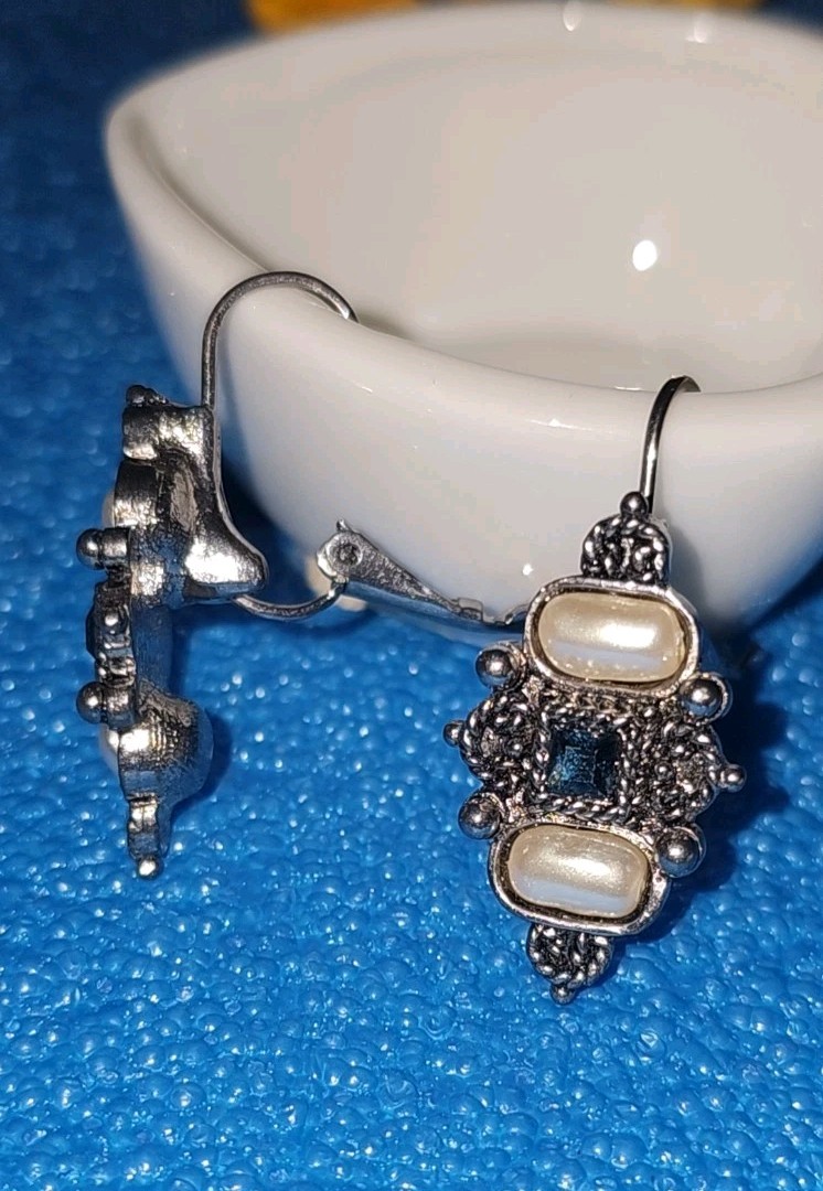 EvezBeadz Vintage Berebi Elegant Pierced Earrings Blue Crystal & Faux Pearls