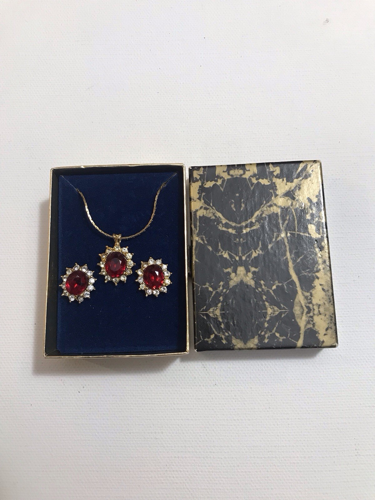 Vintage Gold Tone Red White Crystal Floral Necklace Earrings Jewelry Set 18 inch