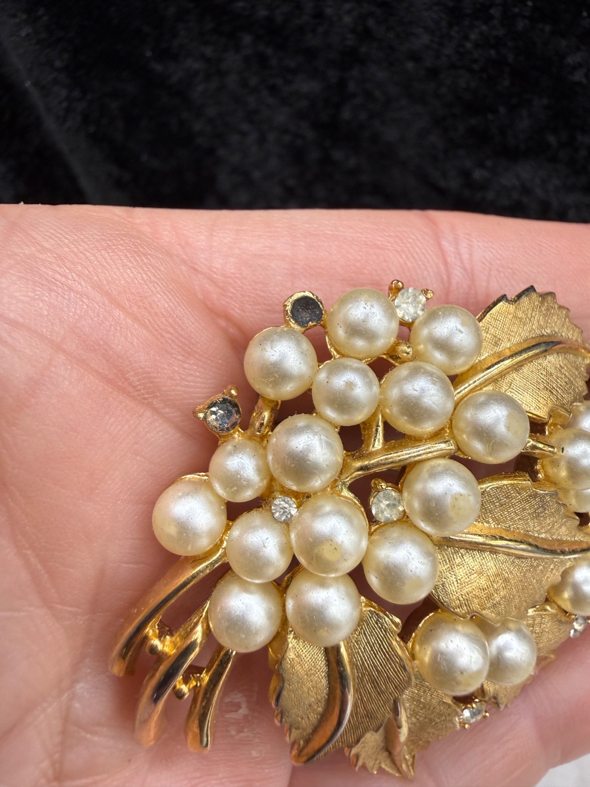 Vintage Trifari Leaf Brooch Cluster Imitation Pearl Rhinestone Signed READ
