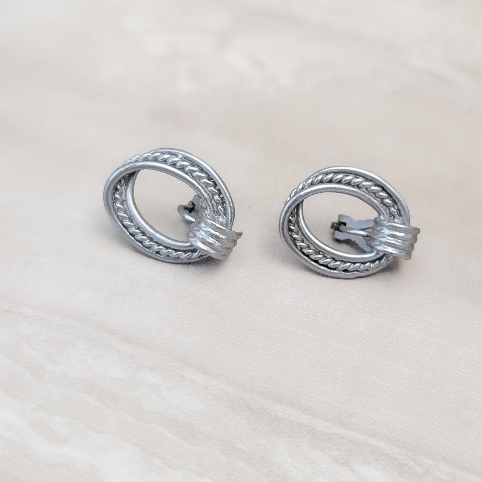 Vintage Clip On Earrings Stylish Matte Silver Tone Overlapping Ovals 1″