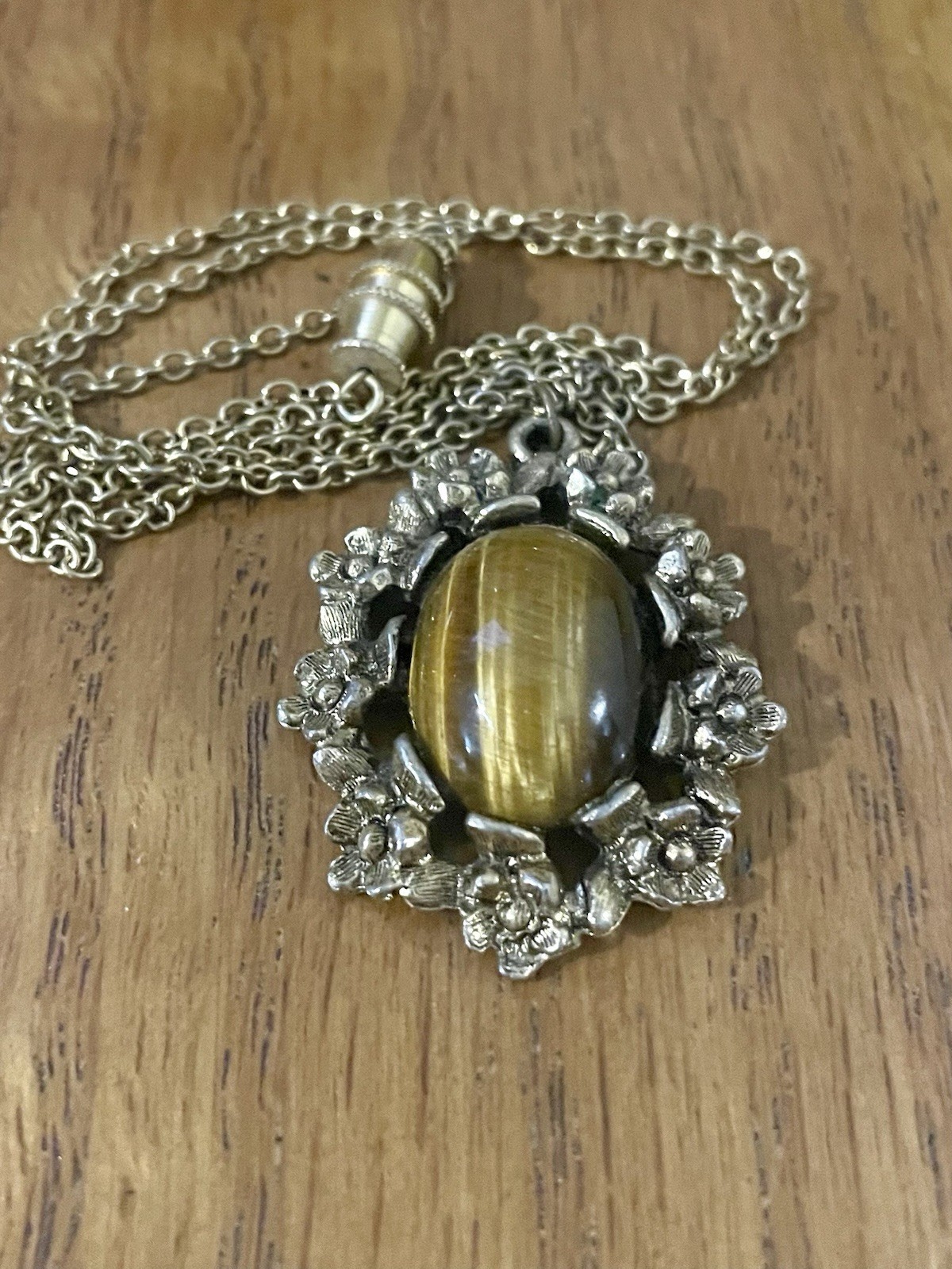 Vintage Tiger Eye Stone in Bronze Floral Motif Pendant 20” Chain Necklace Estate