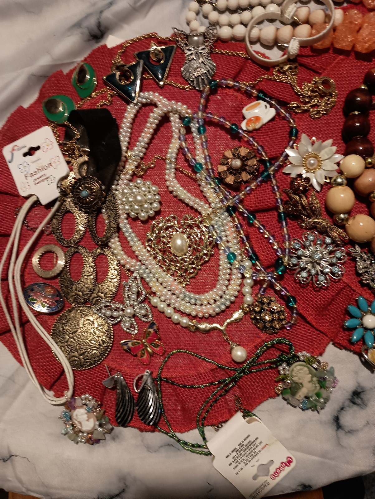 vintage lot of jewelry a varitey of nice wearable lot PLEASE SEE ALL PHOTOS