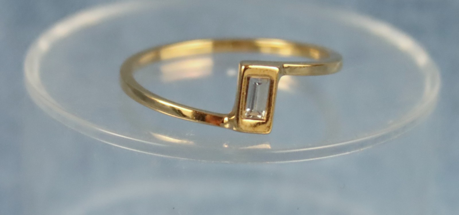Unsigned Vintage 1985 Avon Delicate Hues Stackable Ring Crystal Baguette Stone 9
