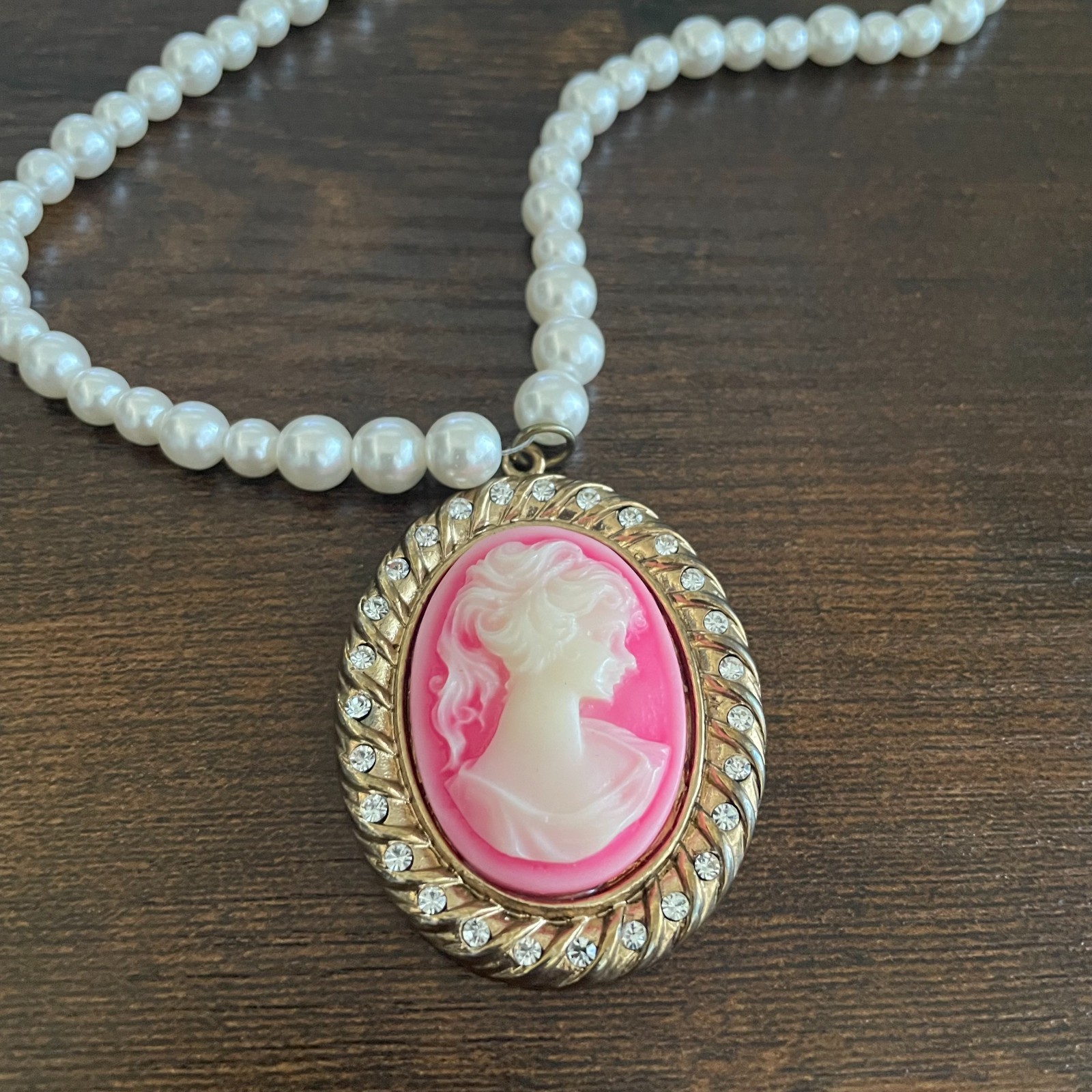 Vintage Women’s Faux Pearl Necklace Pink Oval Victorian Style Pendant Jewelry