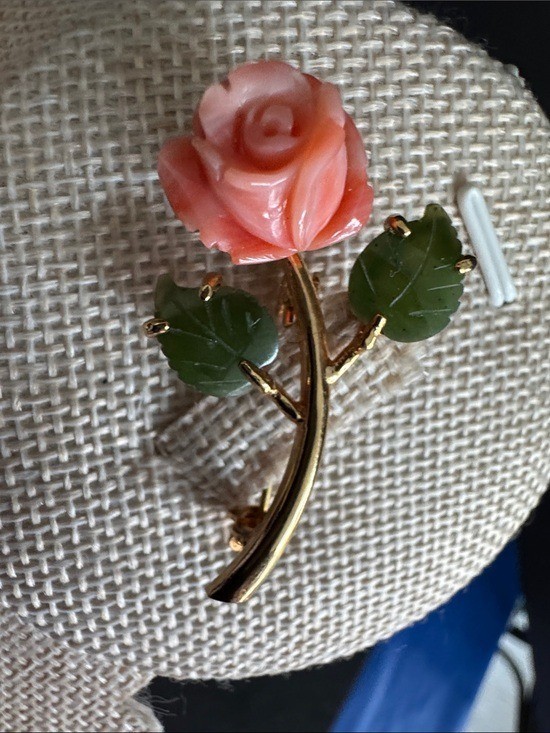 VTG Swoboda Style Carved Salmon Coral & Jade Rose Brooch Pin Mid-Century