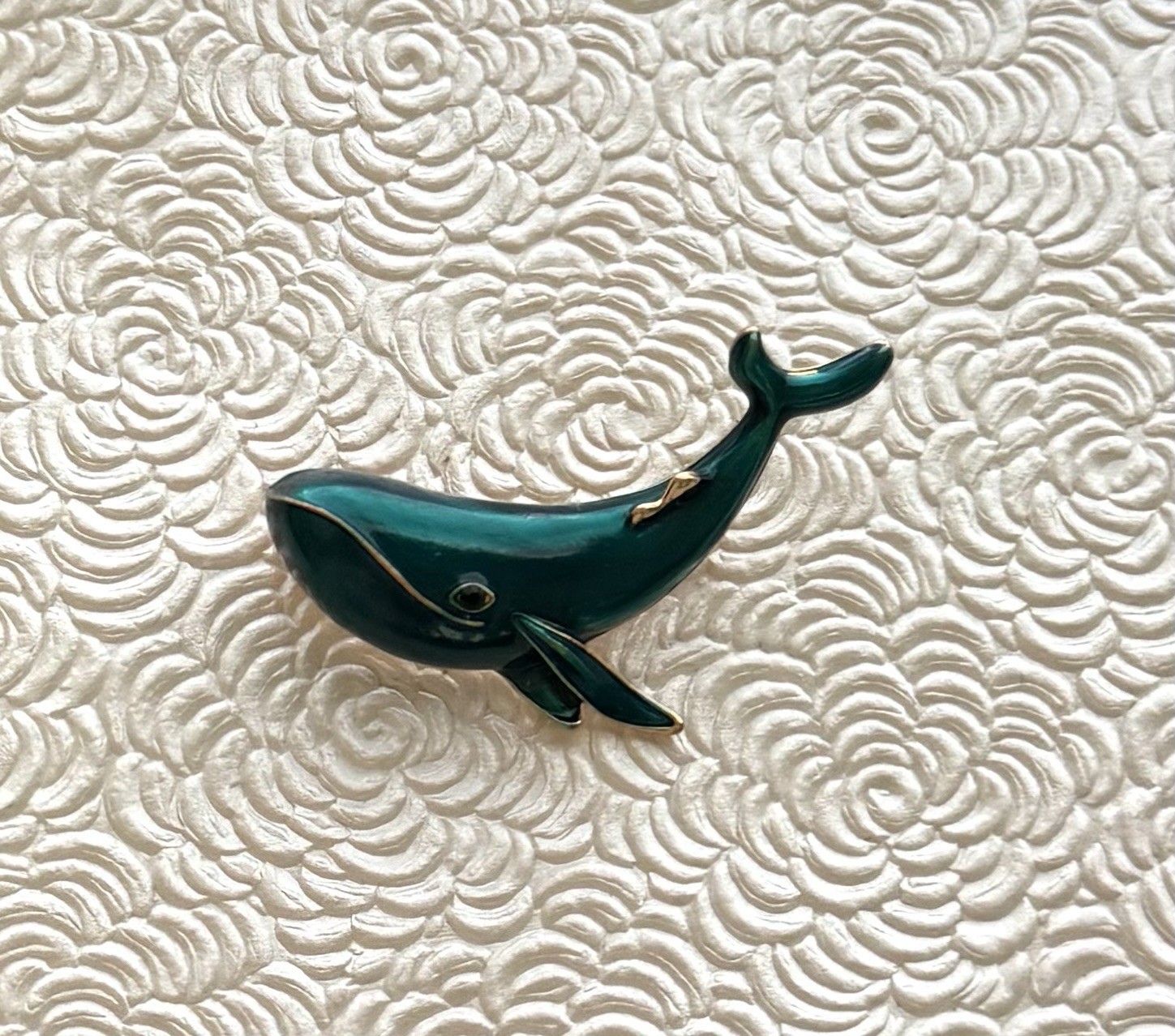 Vintage style Whale brooch enamel on gold tone metal