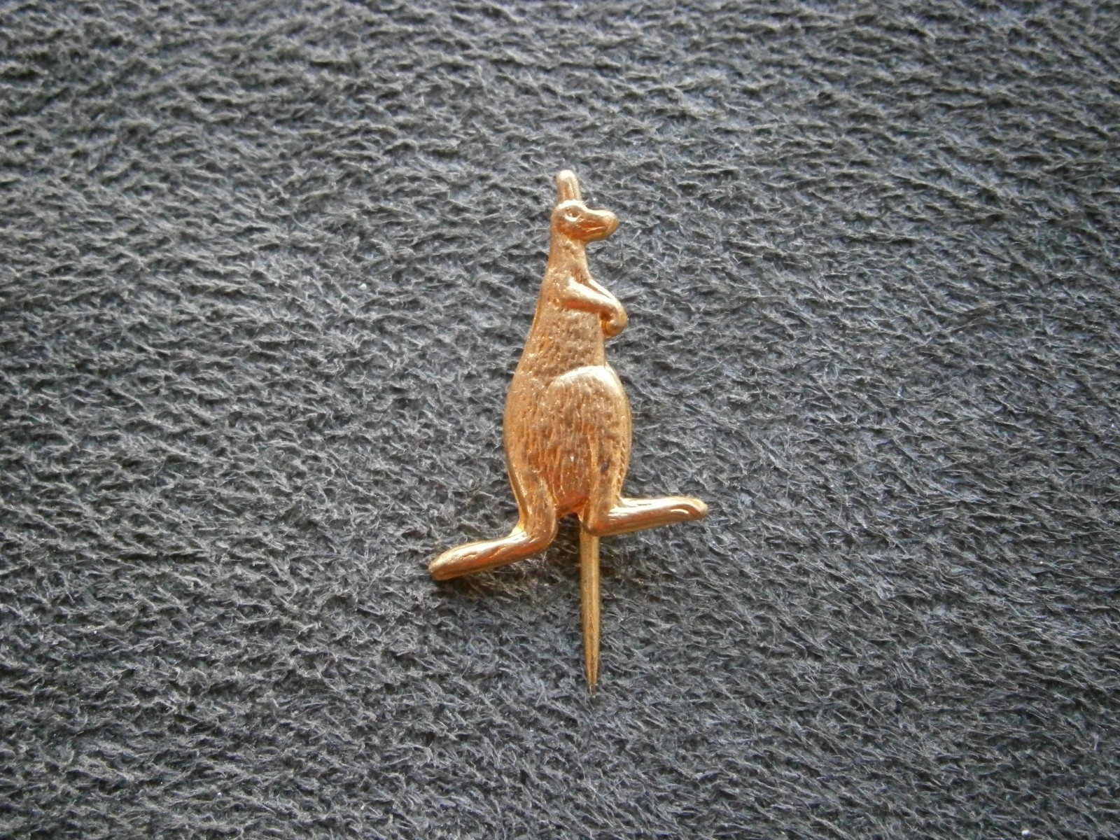 Kangaroo Australia Vintage Goldtone SHORT Stick Pin Lapel Pin