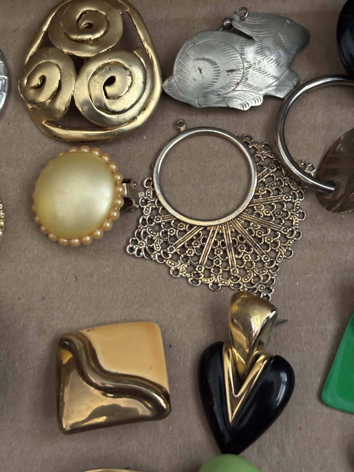 Vintage Single Earrings Crafts Jewelry Lot, Broochs 55+ Pieces