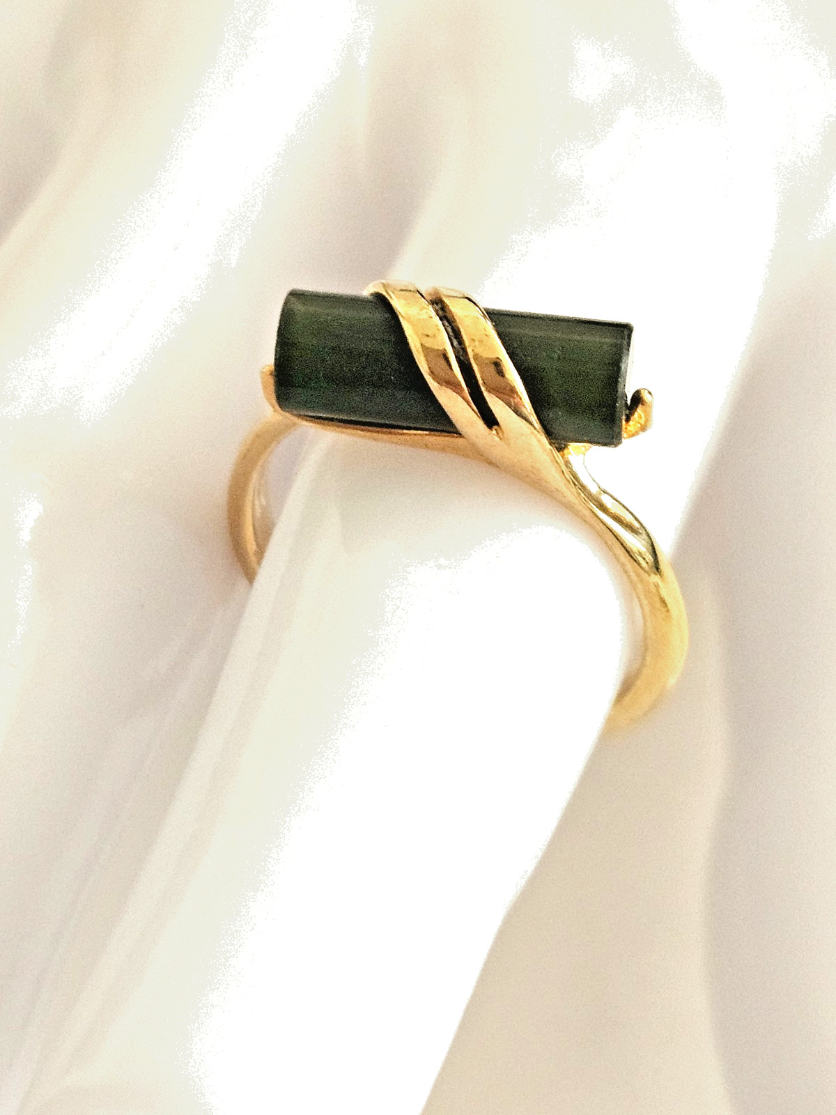 Vintage 1978 Avon’s Captured Jade Ring GE – Real Jade – Size 6.5 – Signed