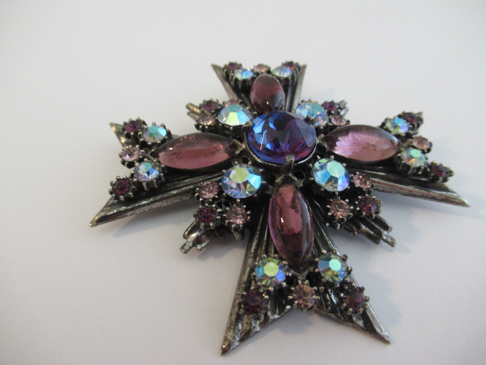 Vintage Unsigned Iris Glass Rhinestone Florenza Maltese Cross Brooch Pin