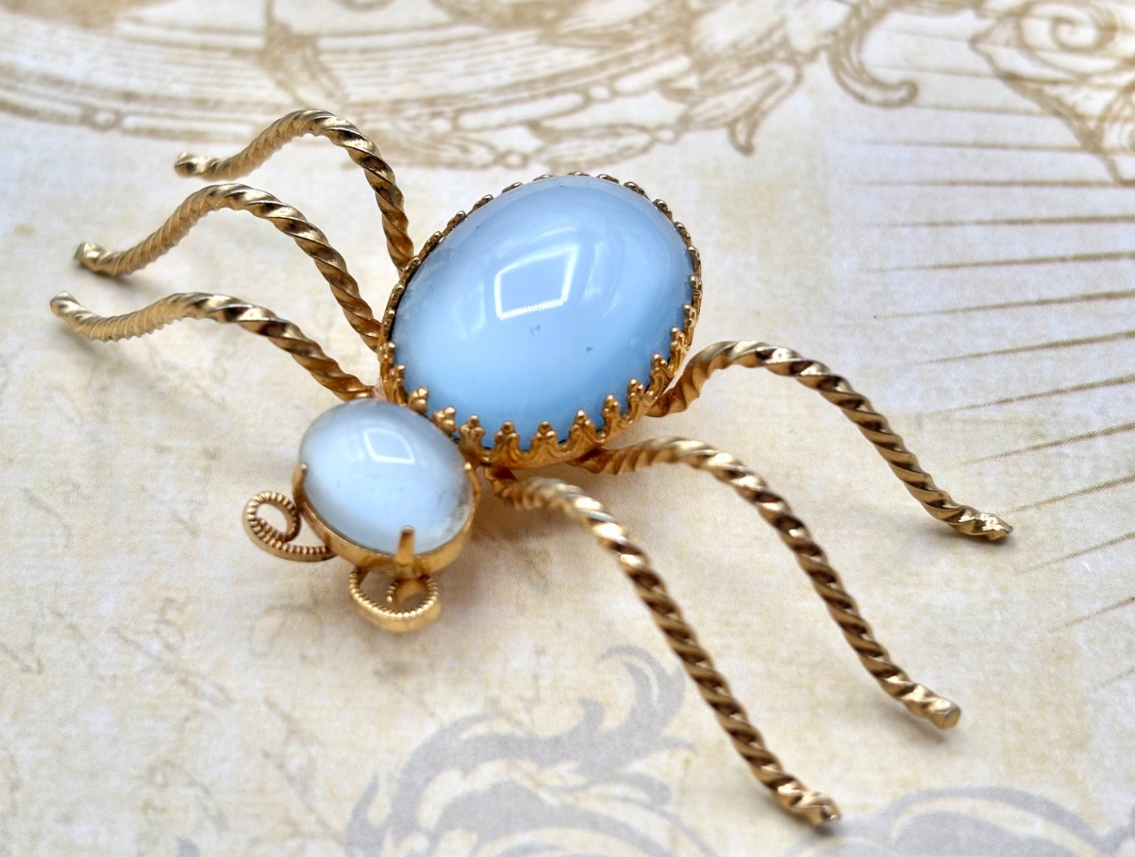 VINTAGE Moon Glow glass Spider Brooch Figural Insect PIN Fancy Fashion BUG