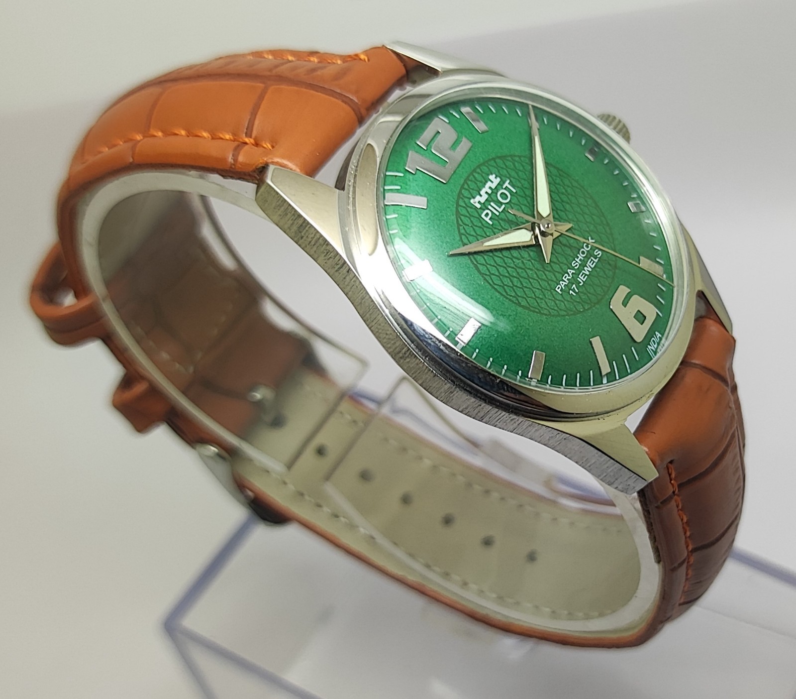 Vintage Hmt Pilot Green Dial 17 Jewels Para Shock Mechanical hand winding Watch