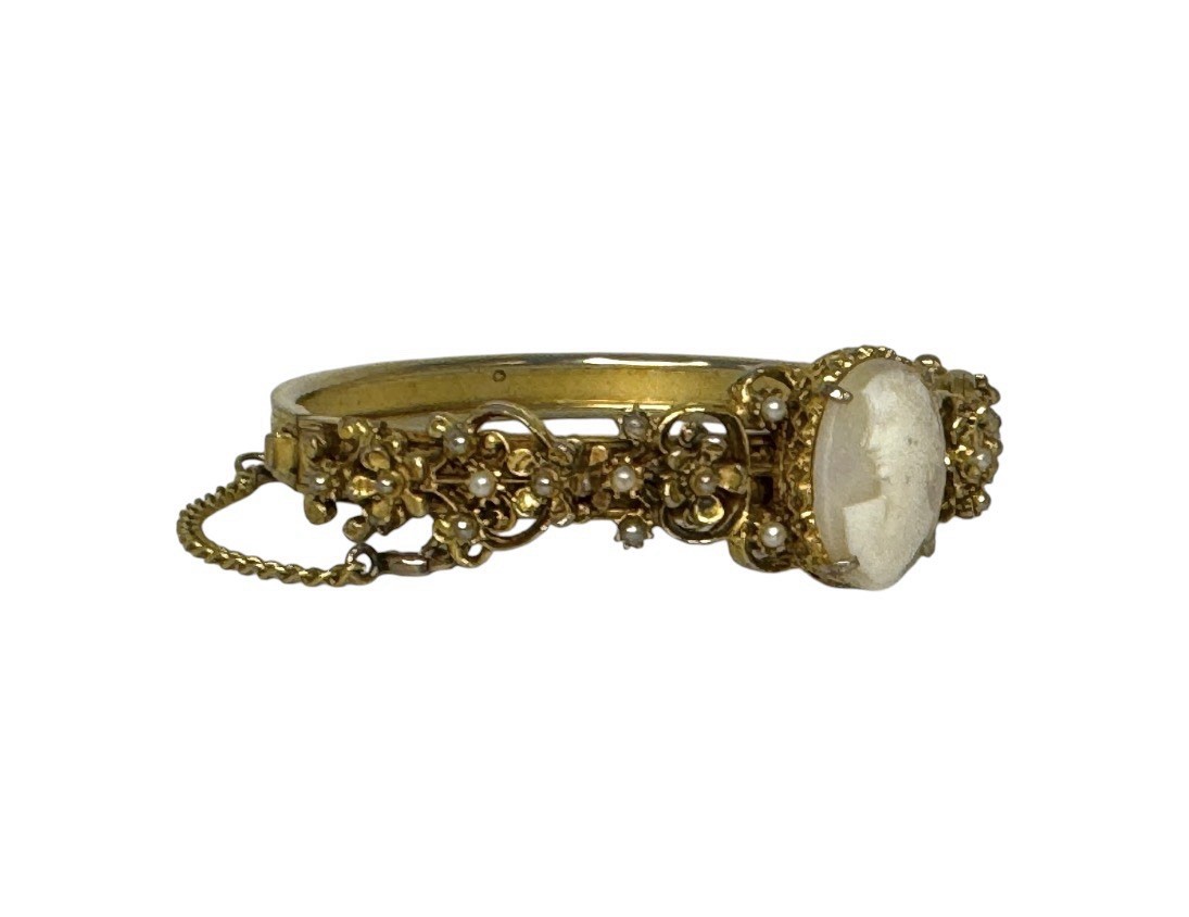 Vintage Florenza Gold Tone Cameo Hinged Bracelet Signed