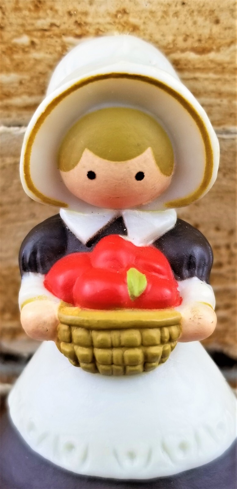 VTG Hallmark Thanksgiving Pilgrim Apples Give Thanks Pin Brooch Costume Jewelry