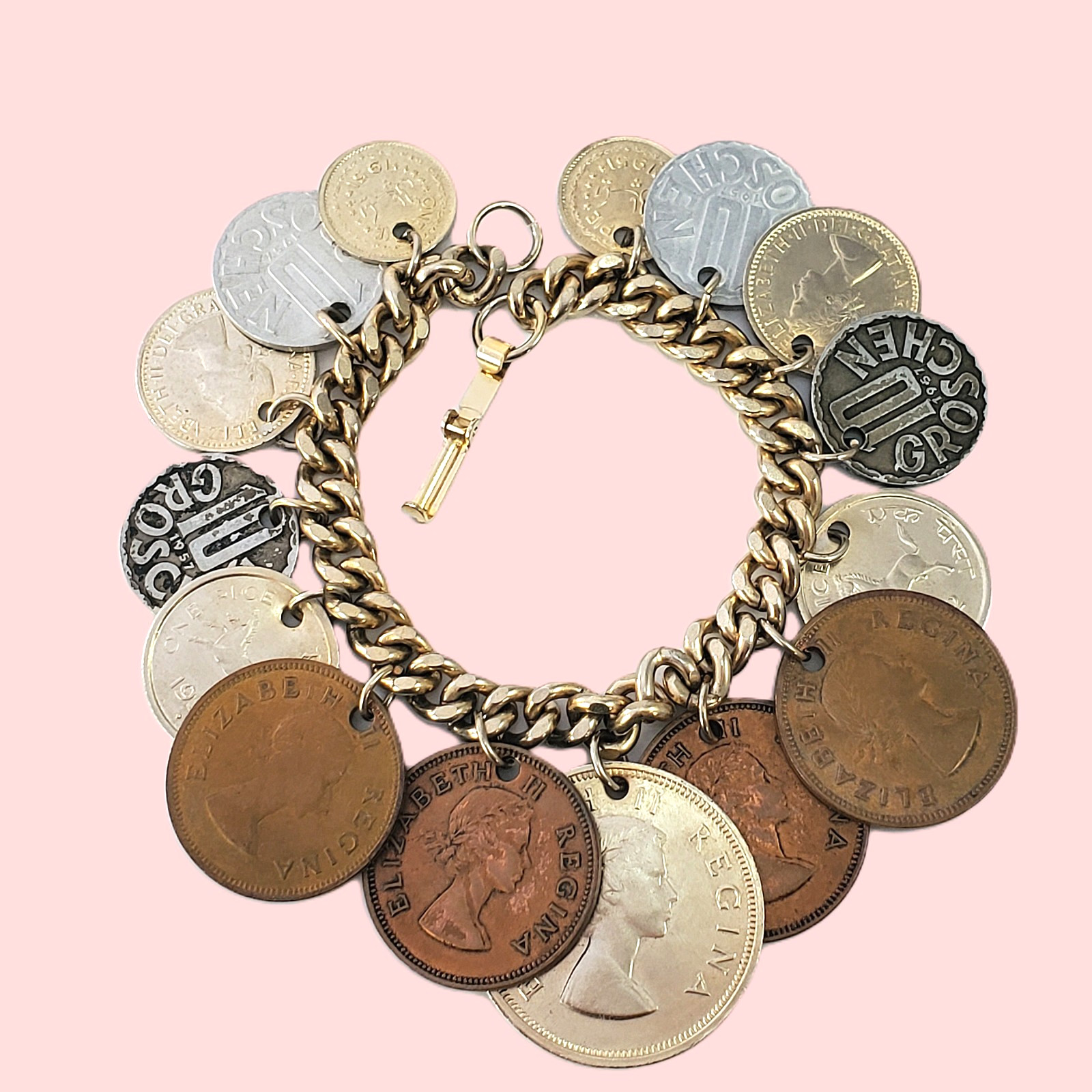 1950s CHARM Bracelet 15 REAL World Coins Gold Tone Vintage 7.25″