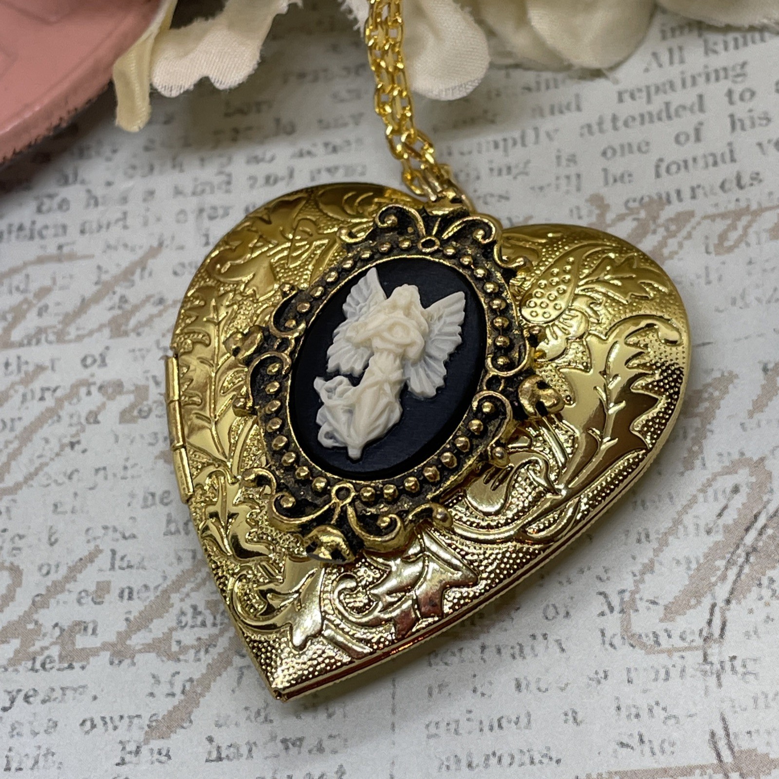 Gold Heart Locket Photo Birthday Anniversary Wedding Cameo Angel Angels Necklace