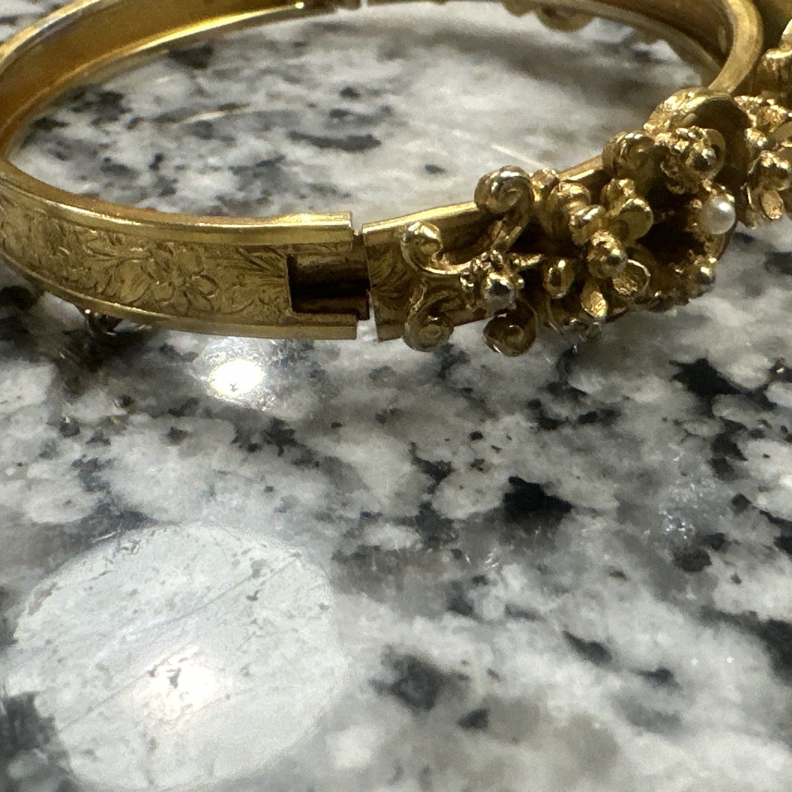 Vintage FLORENZA Bangle Bracelet Cameo Seed Pearls Gold Tone Hinged 6 1/4”