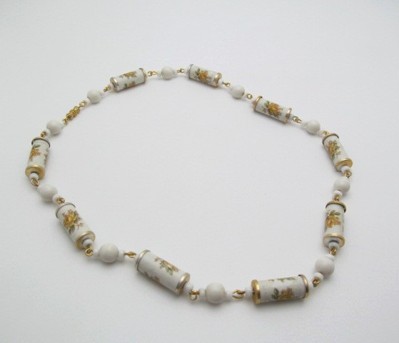 Vintage Porcelain Yellow Flower Barrel & Lucite Bead Ball Link Chain Necklace