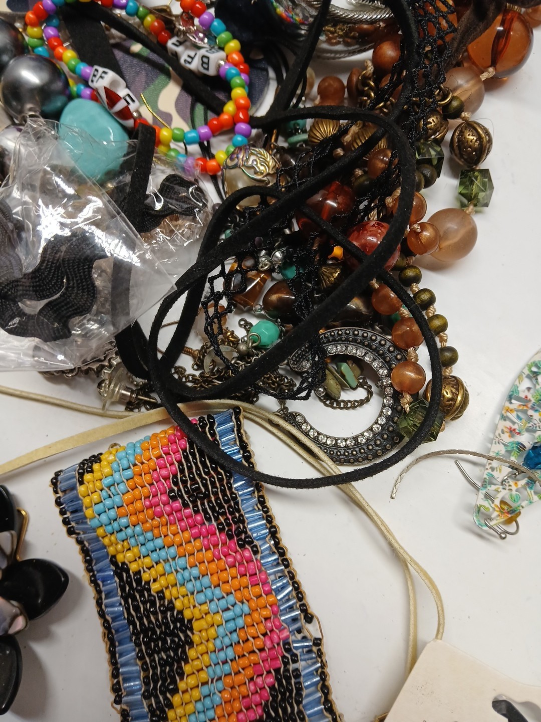 Huge lot Of Jewelry Watches Pearls & More Some new And Used unsearched 4.6lbs