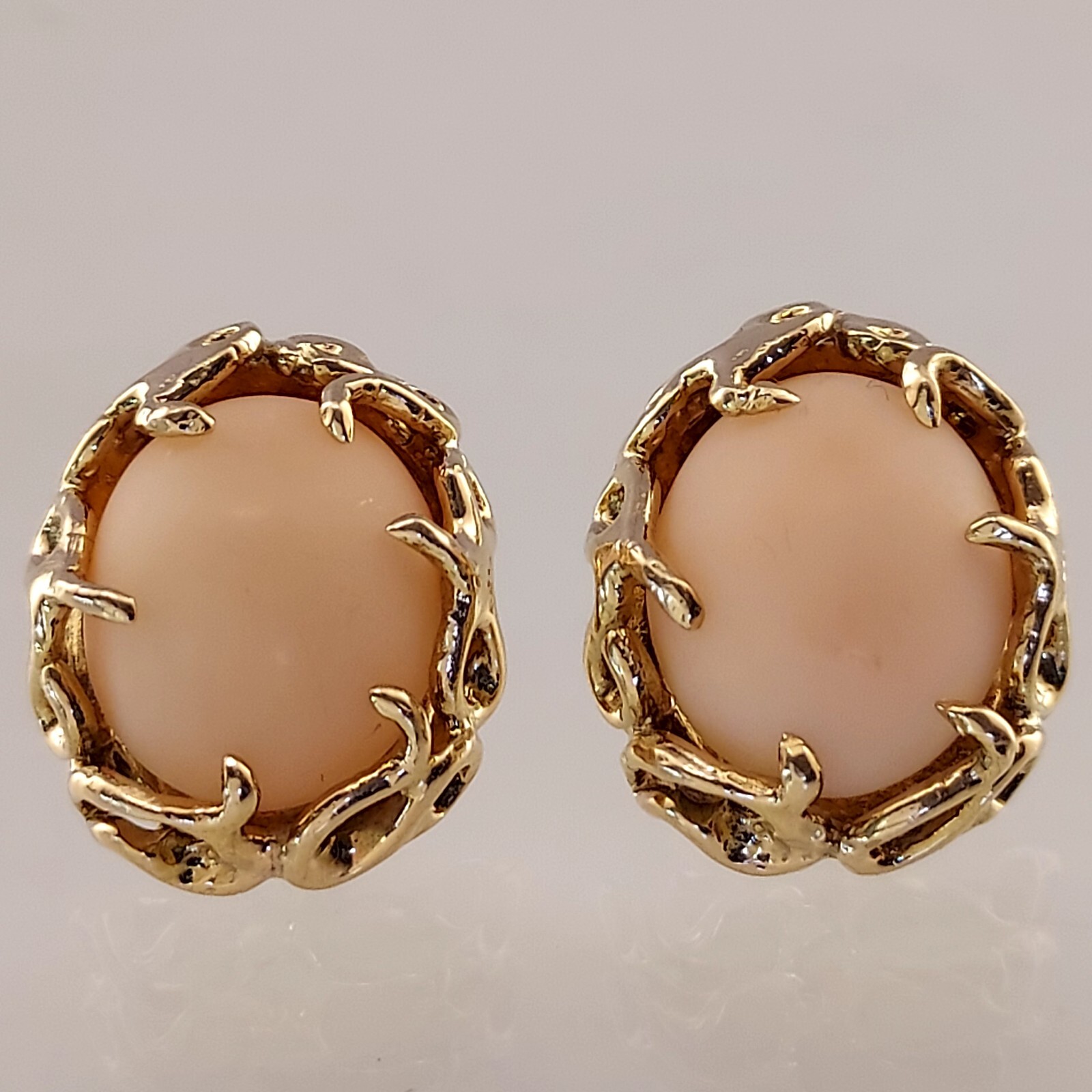 Vintage 14k Coral Stud Earrings. 1/2″x5/8″/ Weight 6.4 Grams. 10x 12 mm Coral.
