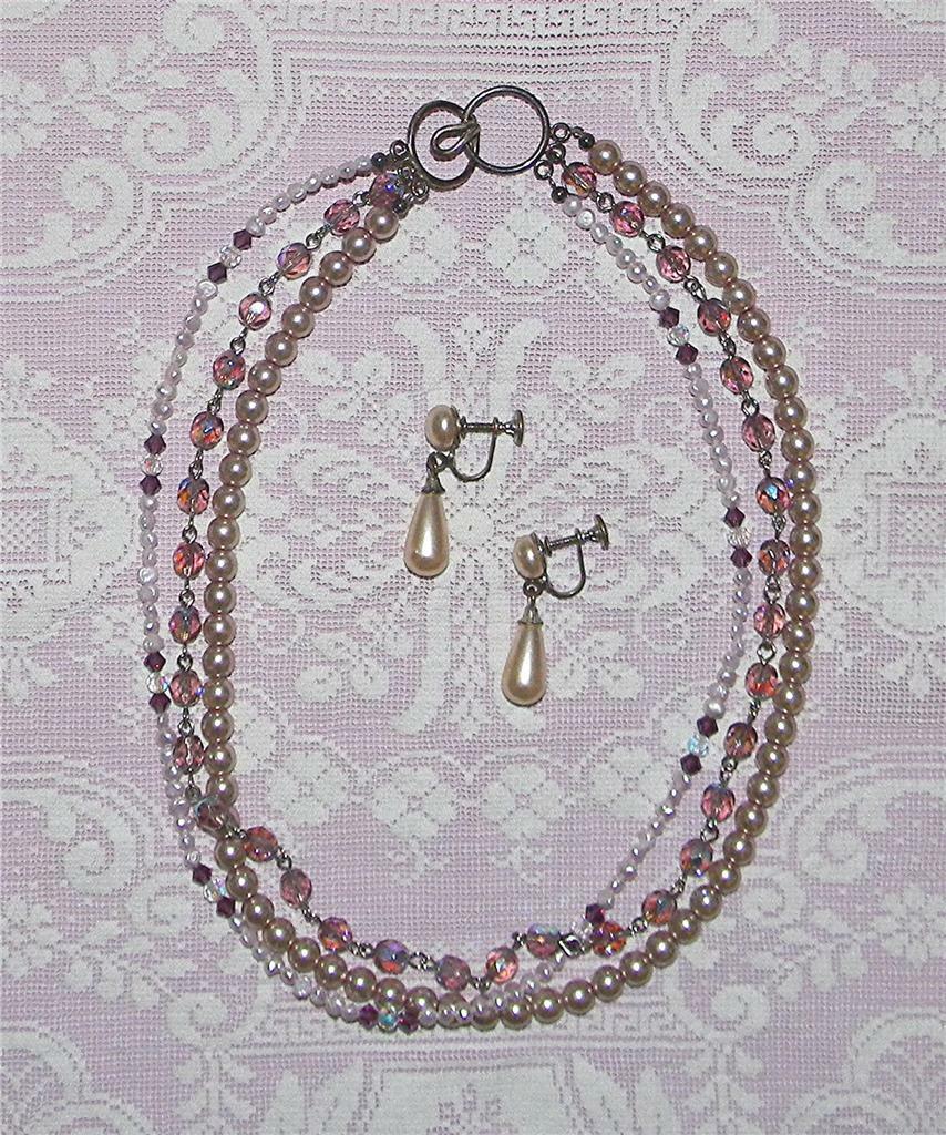 BEAUTIFUL VTG. LAVENDER AURORA BOREALIS & FAUX PEARL BEAD NECKLACE & EARRING SET