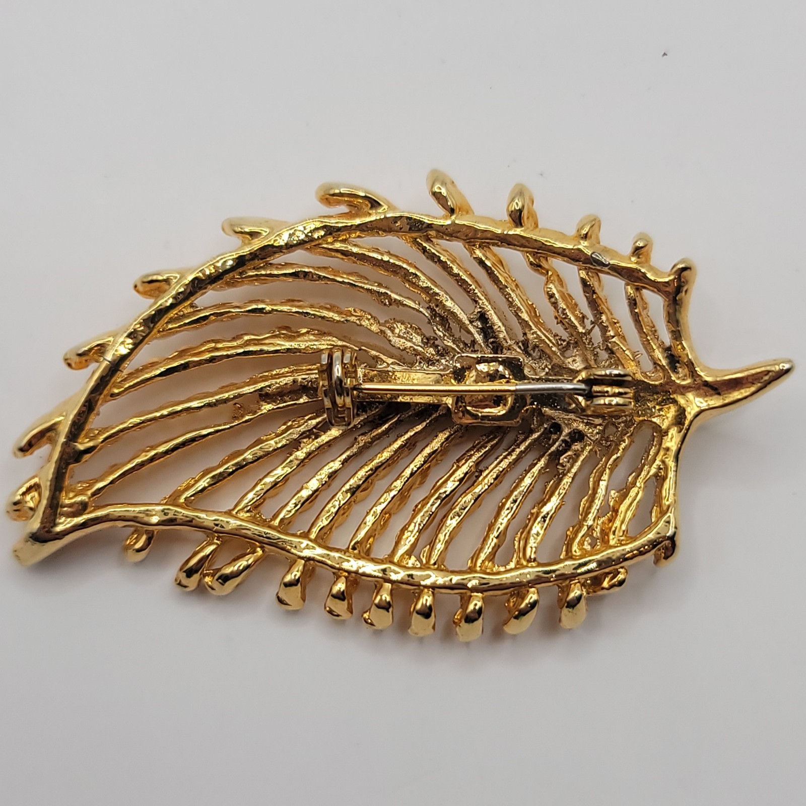 Vintage Gold-Tone Leaf Brooch Signed by Unknown Maker – Mid-Century Style Pin