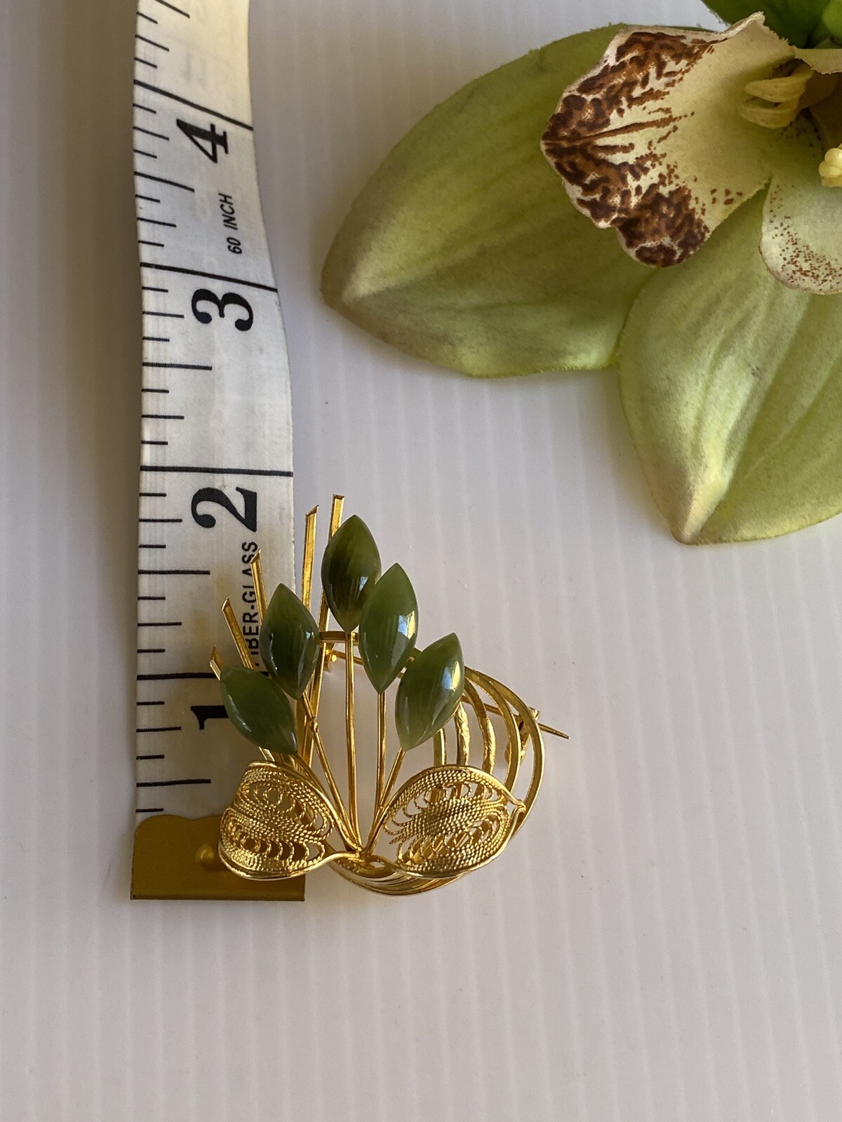 VINTAGE Jade Filigree Brooch Pin Gold Tone Bouquet China Gem Corporation Taiwan