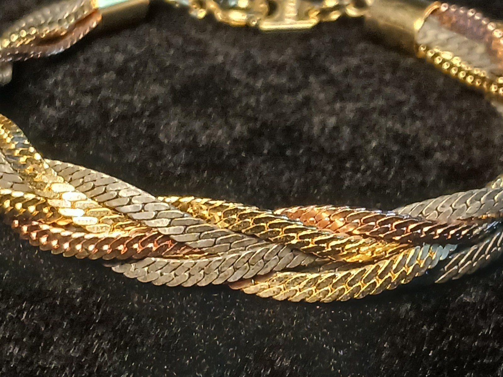 Stunning Verybeautiful 7.5” GOLD TONE BRAIDED BRACELET Herringbone