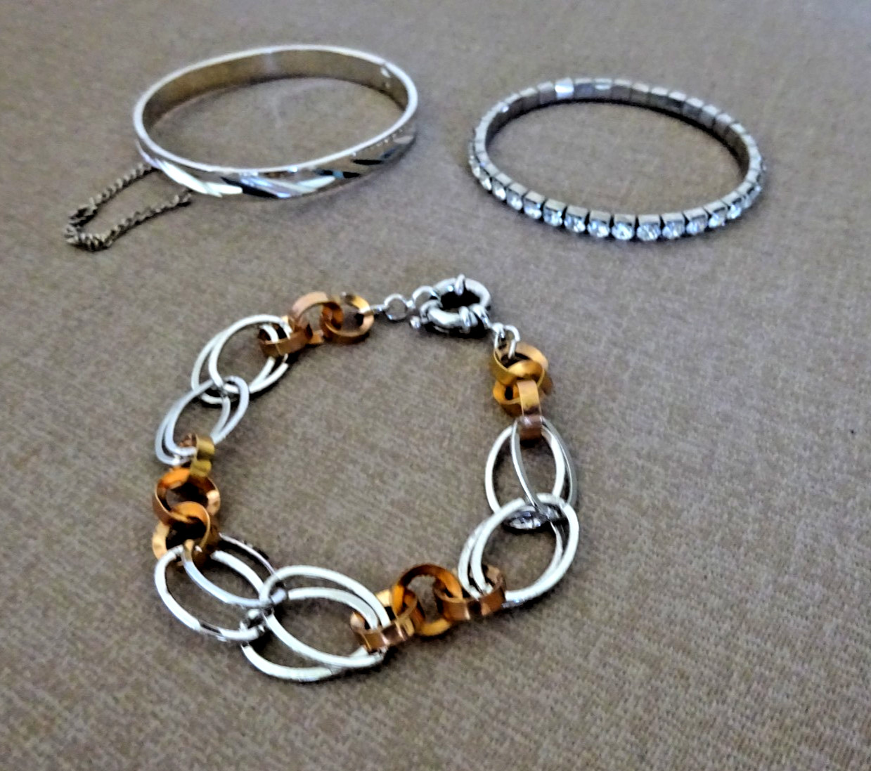 VINTAGE LOT (9) BRACELETS, CHUNKY BANGLE, CUFF, BEAD, RHINESTONE, ETC.