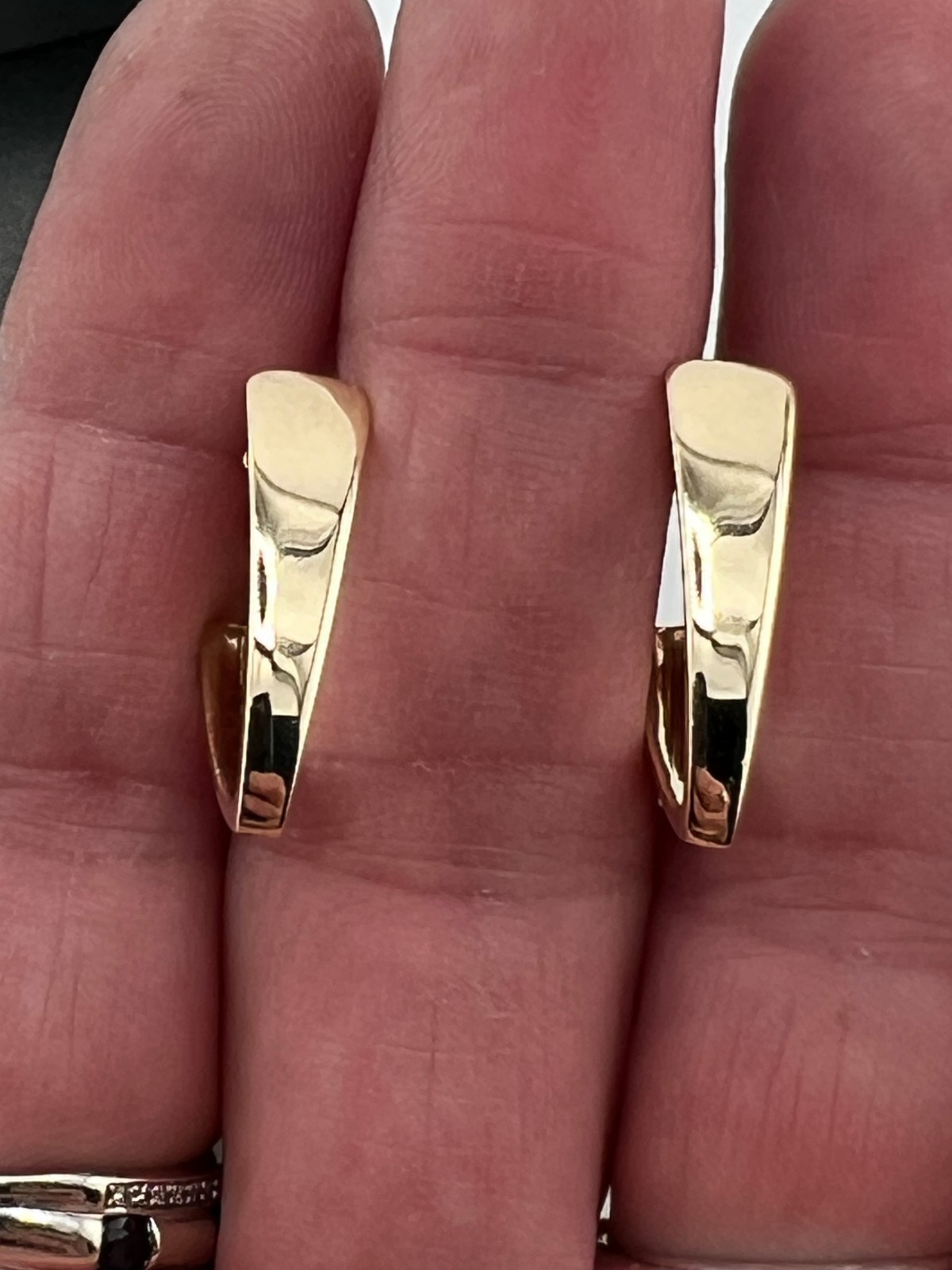 James Avery 14K gold earrings modernist V shaped hoops with posts