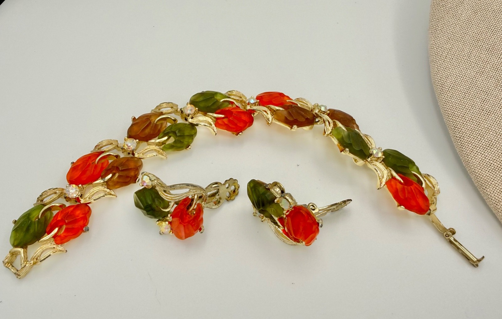 mid century jelly lucite goldtone leaves bracelet earring set orange green & ab