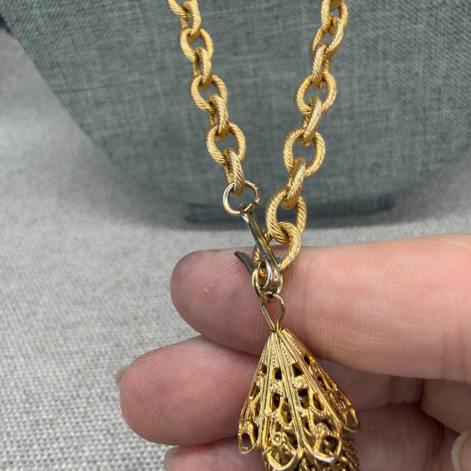 Vintage Necklace Tassel Pendant Textured Gold Tone Links 36 Inches