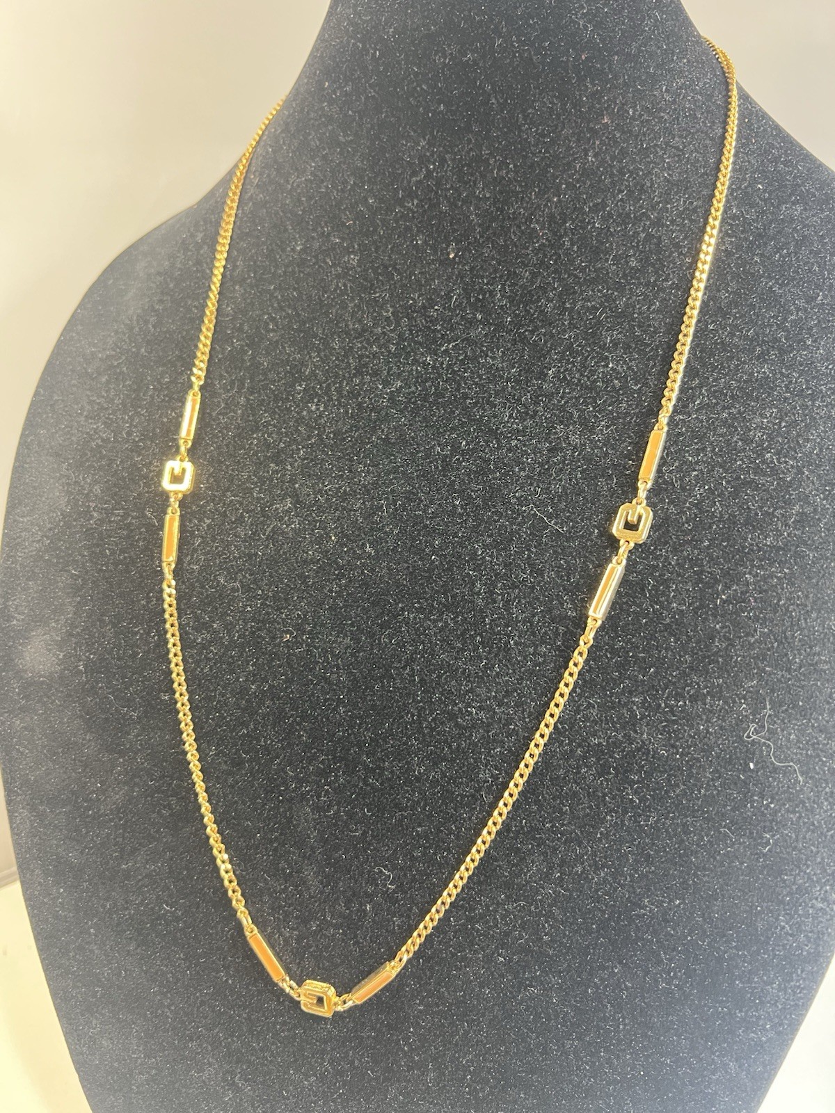 VINTAGE GIVENCHY GOLD TONE BAR LINK LONG PARIS NEW YORK 1979 NECKLACE
