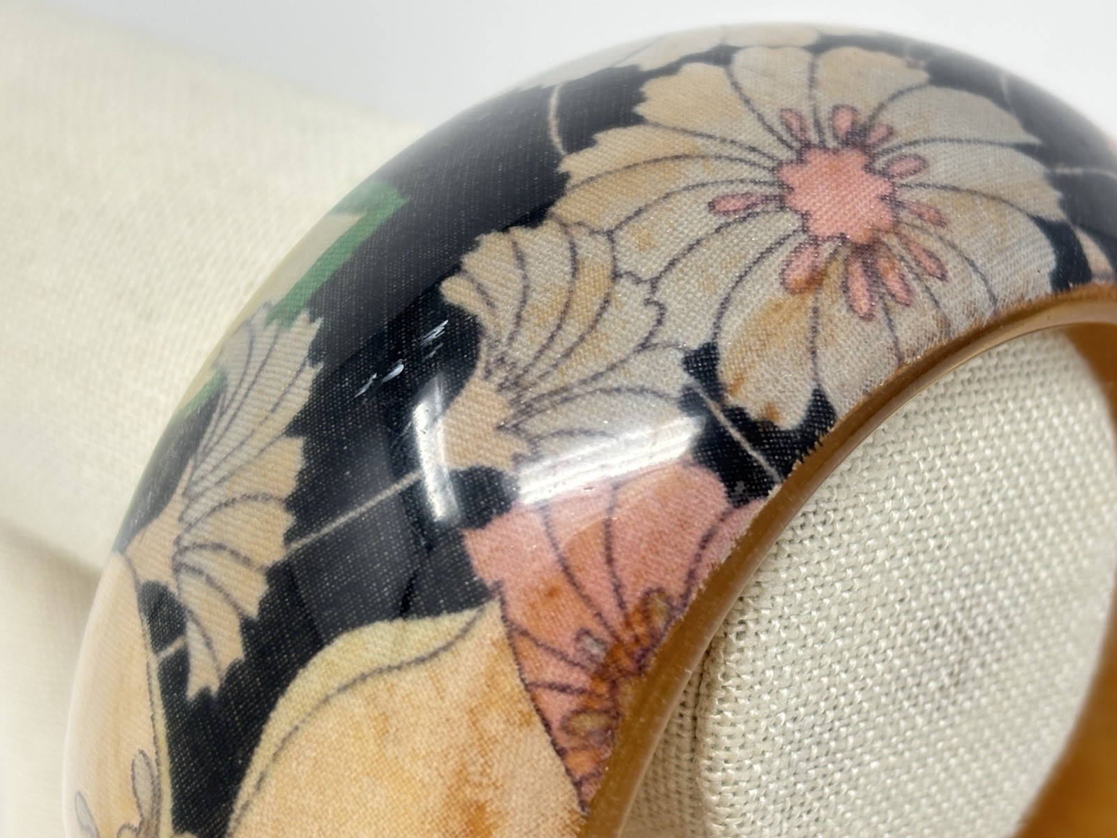 Vintage Chunky Floral Encased Wood Bangle Bracelet Y2K Boho 8″ Stackable