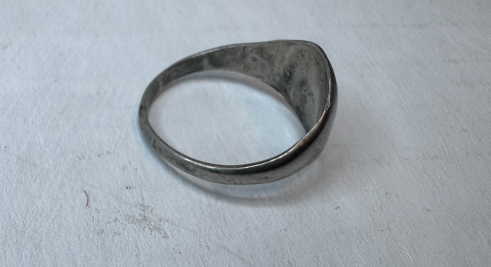 Vintage Sterling Silver Signet “S” Ring Initial Ring 1 1/2 cm diameter