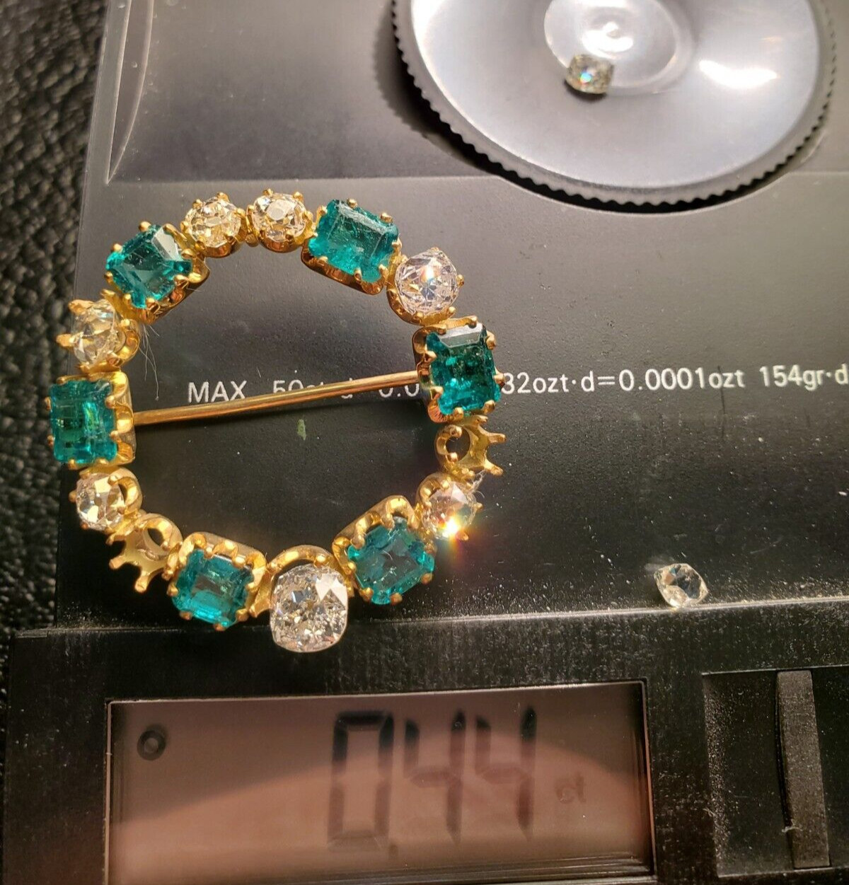 Original EARTH MINED DIAMOND EMERALD BROOCH Circle Deco Antique SOLID 18K GOLD